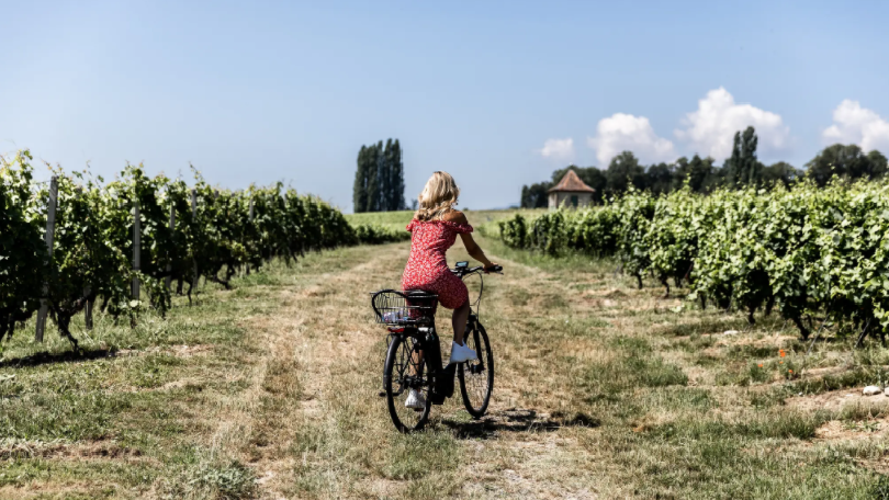 Romantic influencer getaway to Geneva