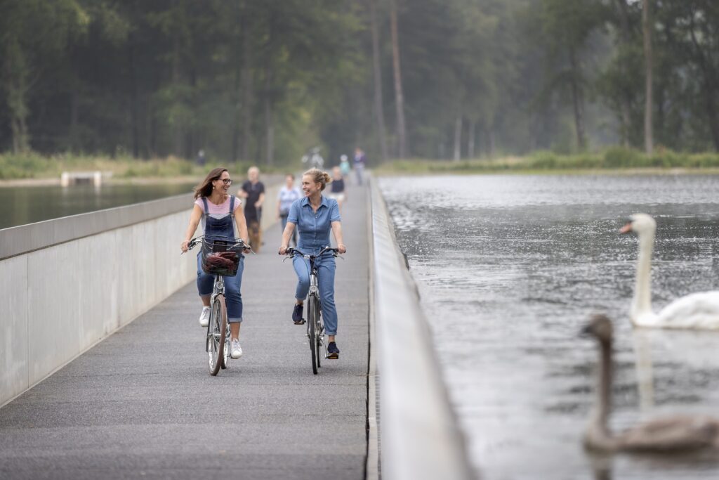 Journalists exploring Flanders by bike